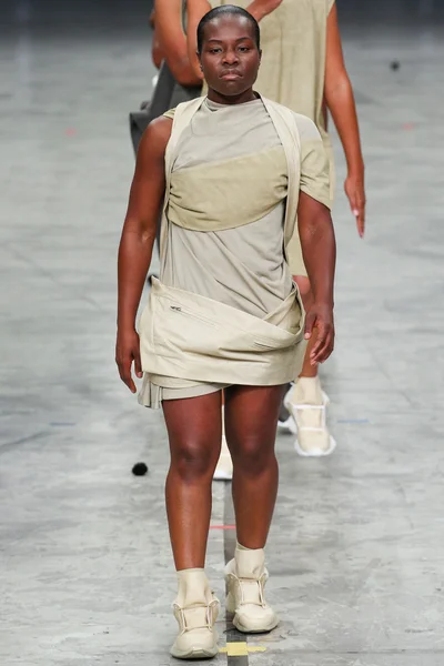 Look 19